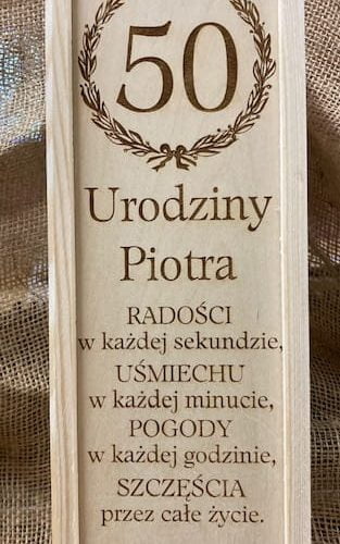 Drewniana skrzynka na wino