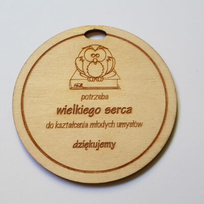 Medal drewniany z grawerem dla nauczyciela - obrazek 4