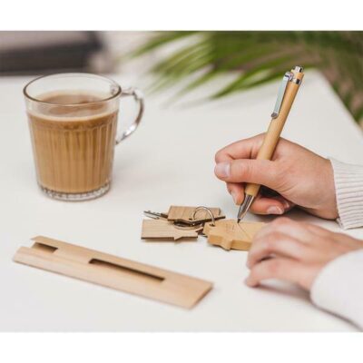 Brelok bambusowy MEMO z karteczkami - personalizowany beżowy - obrazek 3
