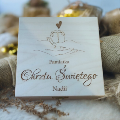 Drewniana szkatułka z przegródkami Pamiątka Chrztu Św. /niezbędnik/