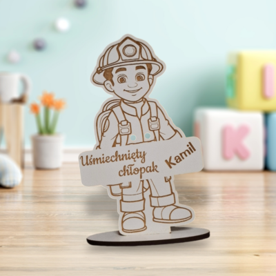 Statuetka Strażak na Dzień Chłopaka z grawerem na czekoladkę kinder lub merci
