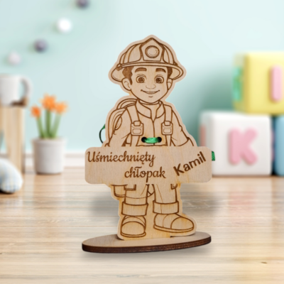 Statuetka Strażak na Dzień Chłopaka z grawerem na czekoladkę kinder lub merci - obrazek 3
