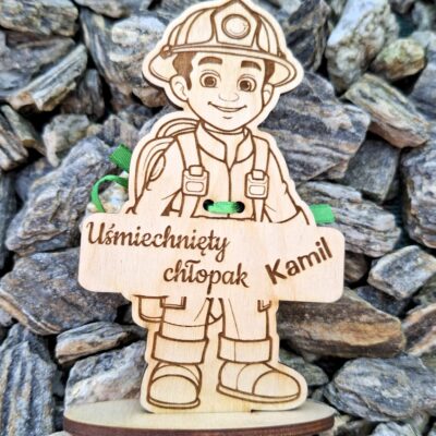 Statuetka Strażak na Dzień Chłopaka z grawerem na czekoladkę kinder lub merci - obrazek 5