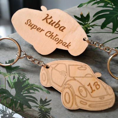 Drewniany Brelok Autko z Personalizowanym Grawerem 🚗 Idealny Prezent! 🎁 - obrazek 3
