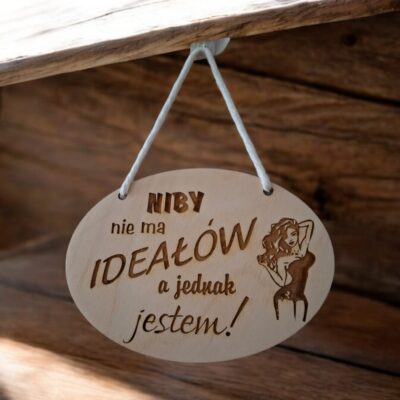 Zawieszka drewniana "Niby nie ma ideałów, a jednak jestem! - obrazek 3