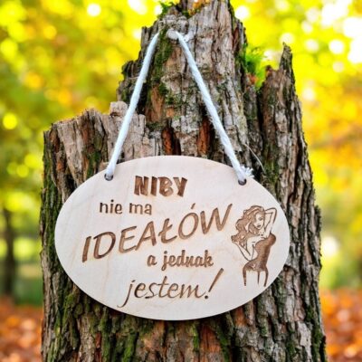 Zawieszka drewniana "Niby nie ma ideałów, a jednak jestem! - obrazek 2